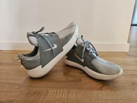 Nike sneakers, St 39