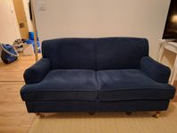 2-sits blå sammetssoffa