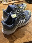 Adidas bounce inomhusskor