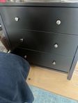 Svart byrå från IKEA. Gratis!