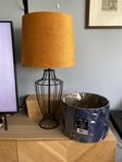 Bordslampa i gjutjärn, 2 olika skärmar 
