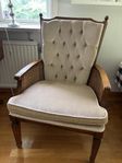 vintage fåtölj / / stol i trä med beige klädsel