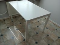Vitt köksbord