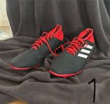 Fotbollsskor adidas