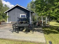 Vi river vårt sommarhus och säljer det mesta!