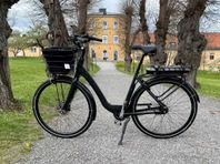 Crescent Elina mattsvart elcykel 2024 