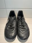 Nike Tiempo fotbollsskor 34.5