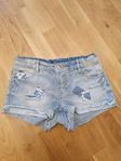 Tuffa jeansshorts med sliten look från Lab industries 