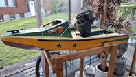 RC-båt med bensinmotor. Vintage.