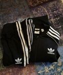 Adidas dress 11-12 år