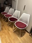 8 moderna stolar – stilren design med röd sits!
