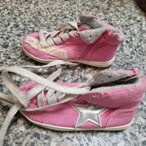 Rosa Sneakers med Stjärna, Storlek 28 innermått 18,0