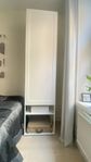 Vitt förvaringsskåp från IKEA.