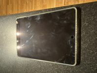 iPad Pro 9,7” med skal, fodral och tangentbord