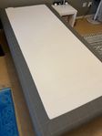 enkel säng/resårmadrass
