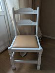 3 st vita stolar, 20 kr/st