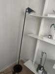 snygg och stilren golvlampa 