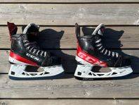CCM FT4 Pro hockeyskridskor - storlek 5