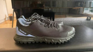 skor Reebok