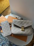 Louis Vuitton Pochette Metis med plånbok