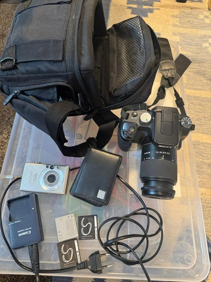 Kameror 1 Sony A100 och 1 Ixu...