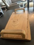 Tapasbräda/ skärbräda i trä 39 cm