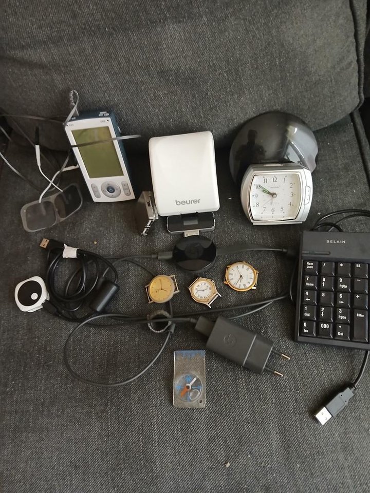 Diverse elektronik prylar