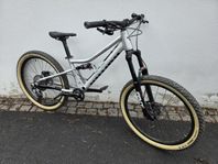 Barn MTB Hellion X24 heldämpad