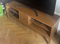 Fin TV-bänk i trä
