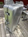 **** FÖRSÄLJNINGEN FLYTTAD TILL TRADERA  ***Rimowa 