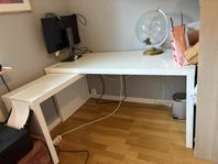 IKEA MALM Skrivbord med utdragbar hörndel