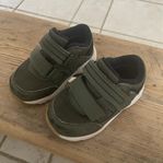 Sneakers / skor strl 22