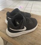 Nike sneakers / skor strl 22