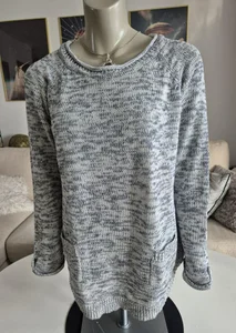 Stickad tröja m fickor * M-L * Nyskick (799 kr)