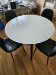 Matbord med 4 stolar från MIO