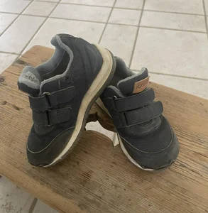 Kavat sneakers / skor strl 24