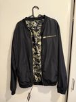 sommar/vår/höst bomber nikolaj detoiles 3500kr L-XL