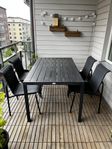 Underhållsfria utemöbler (bord + 4 stolar)