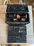 AEG skruvdragare med bits, batterier och låda