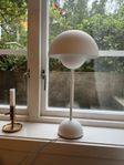 Flowerpot VP3 bordslampa 