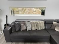 Modulsoffa i konstläder med slitet skinn