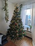 stor fin julgran av plast