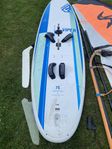 Komplett vindsurfingbräda Fanatic Viper 75 med fotstraps