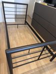 Sängram svart pulverlackad stål, 90 cm
