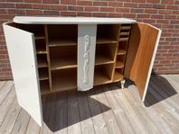 äldre skåp / linneskåp / skänk / sideboard 