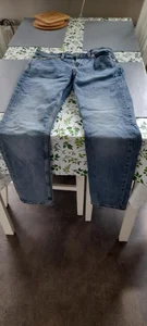 säljer ett par nya jeans