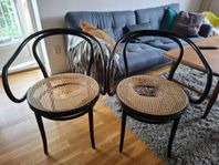 Ton no 30, 2 st rottingstolar 