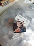 pins med text och bild  nya i plast 5kr
