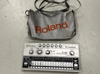 Roland TR-606 med bärväska