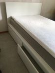 Ikea säng med 2 st lådor 